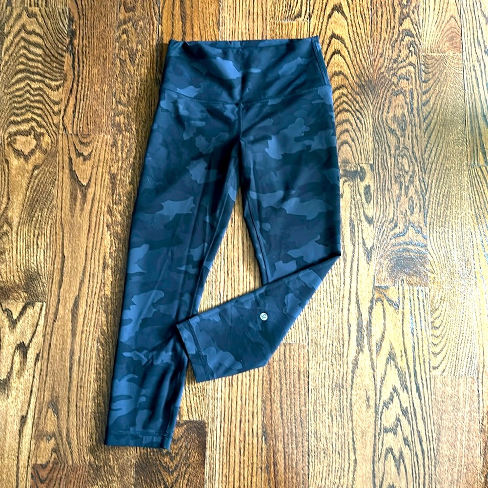 Lululemon camo compression cropped pants